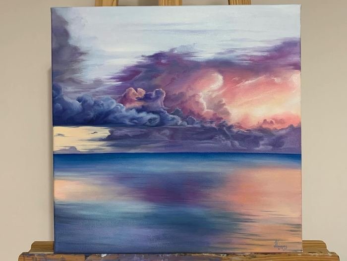 Óleo de un atardecer sobre el mar, apoyado en un caballete